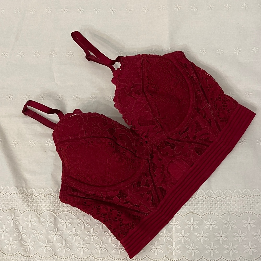 Victoria's Secret Lace Very Sexy Lined Plunge Bra in Deep Red